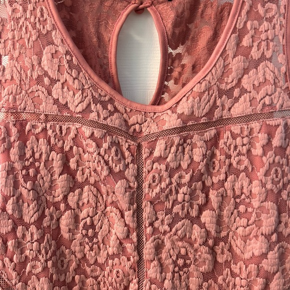 BKE Lacey Tank Top - Picture 2 of 4